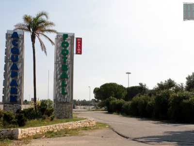 Ci avviamo verso il vicino svincolo della tangenziale, non prima di aver costeggiato l�adiacente Di Palma, altro impianto di calcetto, eretto nel 1996
